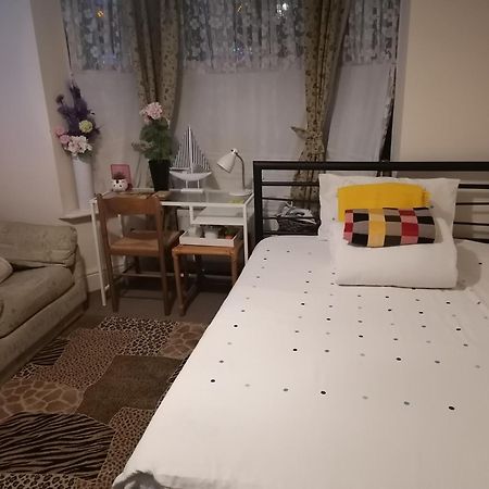 Big Private Room In Town Centre Eastleigh Zewnętrze zdjęcie