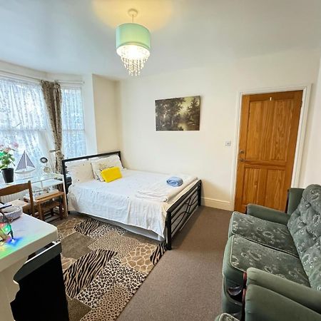 Big Private Room In Town Centre Eastleigh Zewnętrze zdjęcie