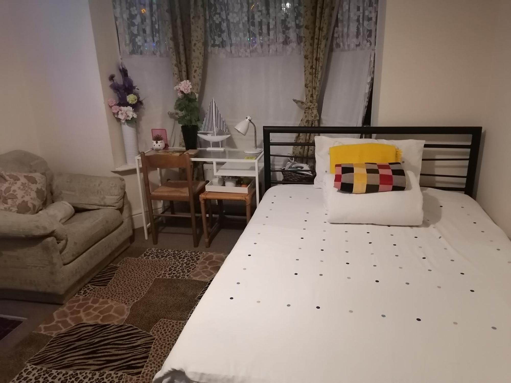 Big Private Room In Town Centre Eastleigh Zewnętrze zdjęcie