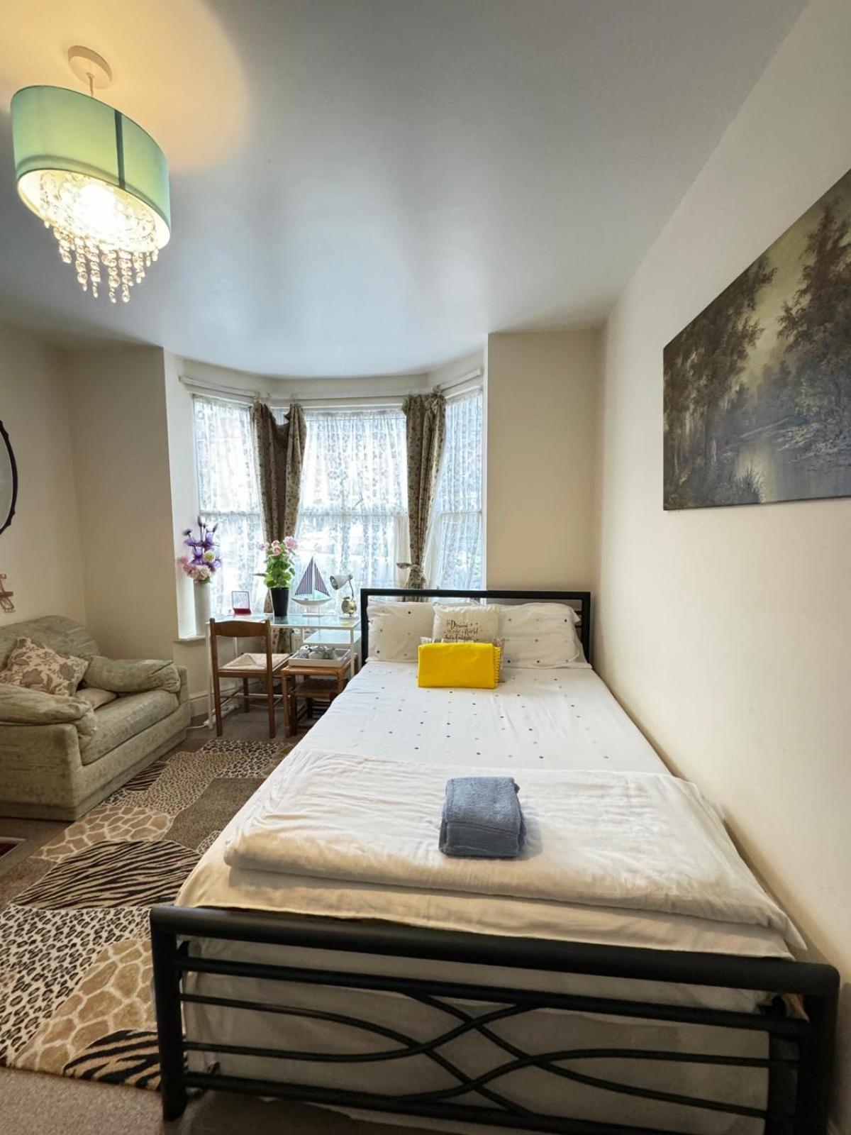 Big Private Room In Town Centre Eastleigh Zewnętrze zdjęcie
