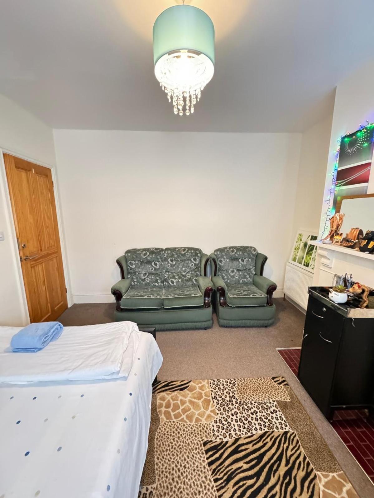 Big Private Room In Town Centre Eastleigh Zewnętrze zdjęcie