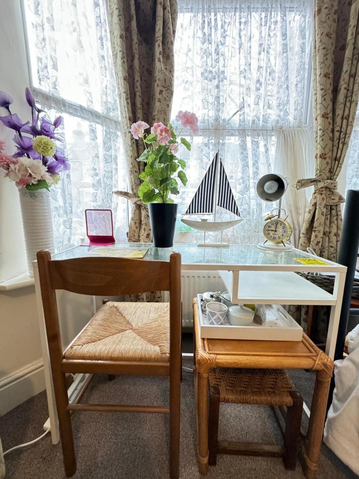 Big Private Room In Town Centre Eastleigh Zewnętrze zdjęcie