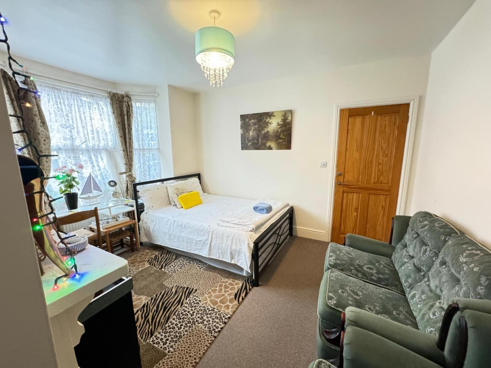Big Private Room In Town Centre Eastleigh Zewnętrze zdjęcie